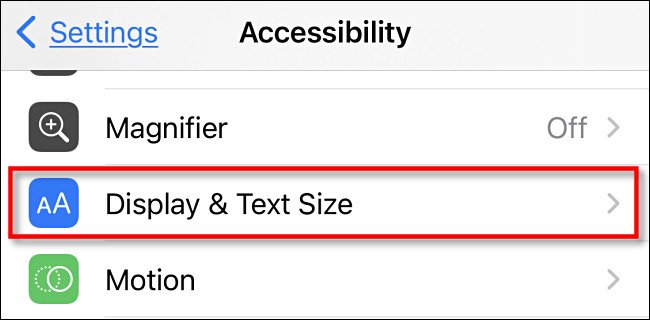 În Setări de accesibilitate pe iPhone, atingeți 