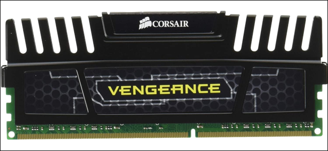 Un dispositivo RAM Corsair Vengeance DDR3.