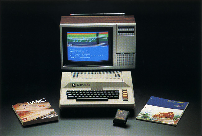Un ordinateur Atari 800.