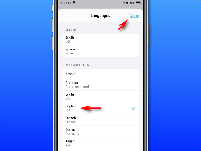 I Apple Translate på iPhone skal du vælge et sprog fra listen og derefter trykke på 