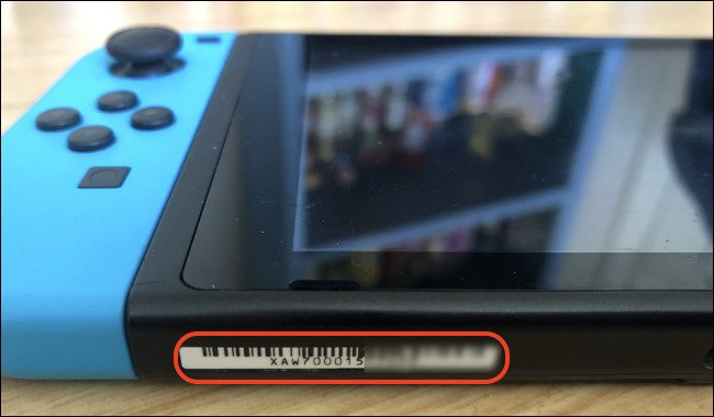 Un número de serie en una Nintendo Switch.