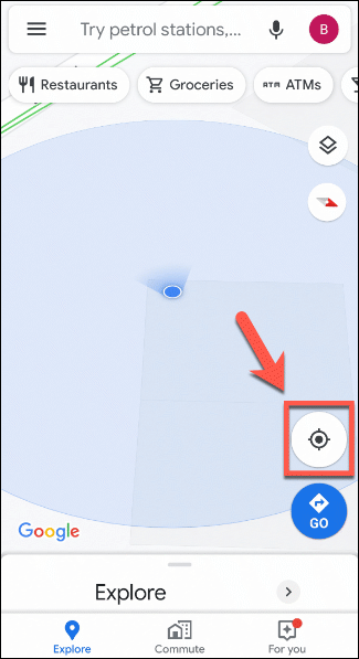Naciśnij ikonę strzałki w prawym dolnym rogu, aby wyświetlić swoją lokalizację w Mapach Google