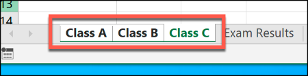 Trzy arkusze wybrane u dołu okna programu Excel.