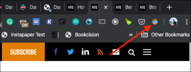 Haga clic en el icono de la extensión Dark Reader en Chrome