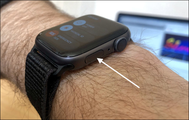 Użyj przycisku bocznego na Apple Watch do awaryjnego SOS