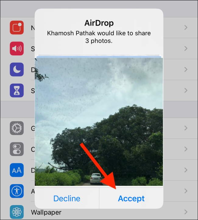 Yêu cầu AirDrop chia sẻ ảnh;  liên hệ của bạn phải nhấn 