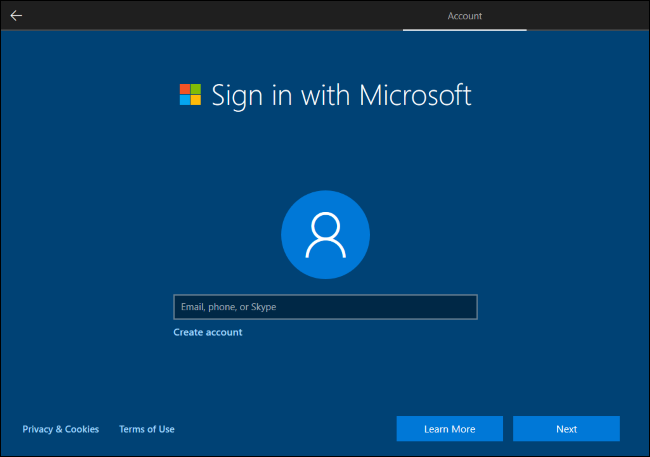 Windows 10 nécessitant un compte Microsoft pour continuer.