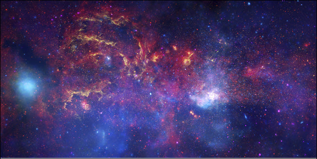 Una imagen de la Vía Láctea, tomada por telescopios de la NASA