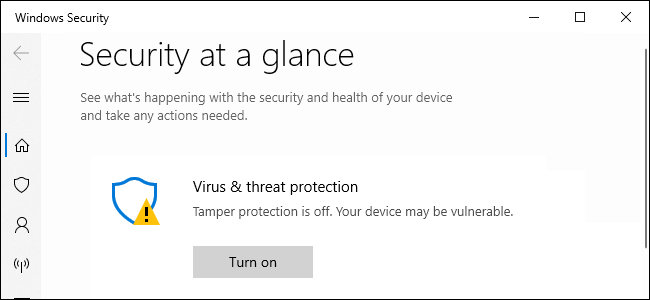 Windows Security zalecający ochronę przed naruszeniem integralności.