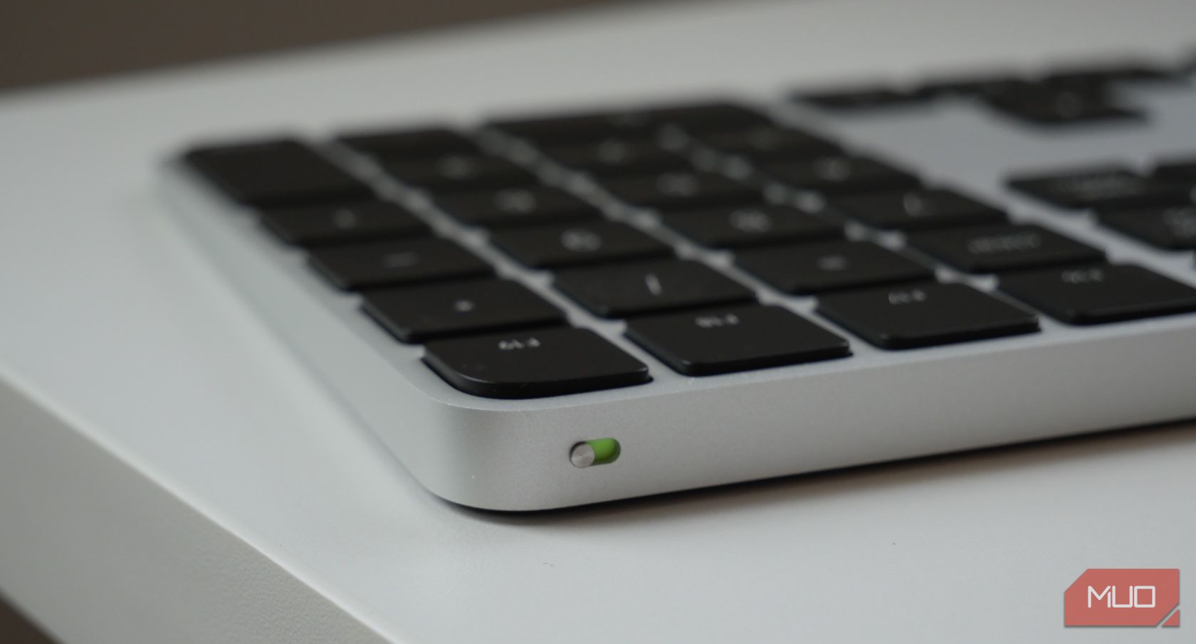 Come accendere e connettere la tua Apple Magic Keyboard